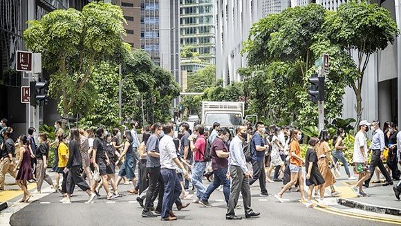 Singapore tập trung thu hút nhân tài hàng đầu để không tụt lại phía sau. Ảnh: Bloomberg