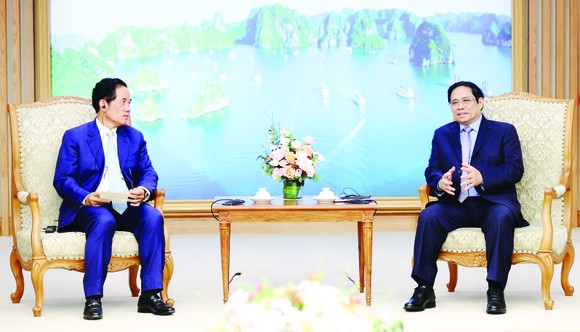 Thủ tướng Phạm Minh Chính tiếp Đô trưởng Thủ đô Phnom Penh Ảnh: TTXVN