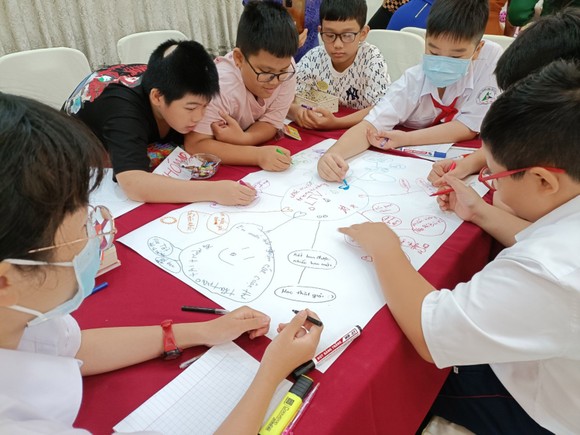 Học sinh lớp 6, Trường THPT Lương Thế Vinh (quận 1, TPHCM) tham gia hoạt động tìm hiểu Chương trình Giáo dục phổ thông 2018