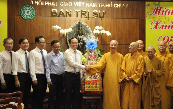 ​Lãnh đạo TPHCM thăm, chúc tết Ban Trị sự Giáo hội Phật giáo Việt Nam TPHCM và các hòa thượng ảnh 1