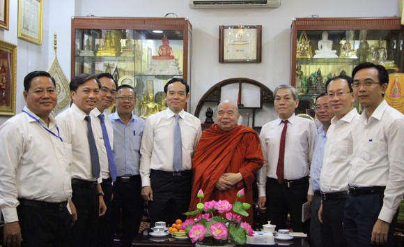 ​Lãnh đạo TPHCM thăm, chúc tết Ban Trị sự Giáo hội Phật giáo Việt Nam TPHCM và các hòa thượng ảnh 2