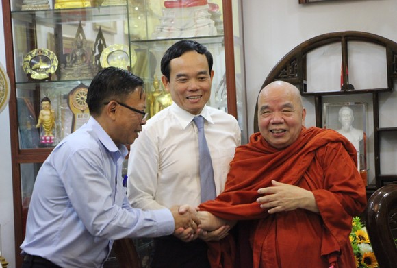 ​Lãnh đạo TPHCM thăm, chúc tết Ban Trị sự Giáo hội Phật giáo Việt Nam TPHCM và các hòa thượng ảnh 3