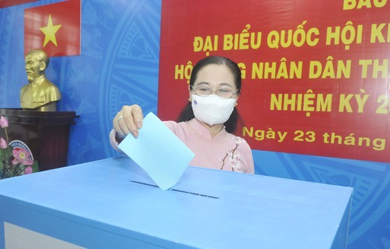Chủ tịch Ủy ban Bầu cử TPHCM Nguyễn Thị Lệ: 99,38% cử tri đi bỏ phiếu, bầu cử an toàn và thành công ảnh 1