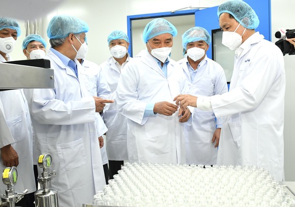 Chủ tịch nước Nguyễn Xuân Phúc: 'Vaccine phòng Covid-19 của Việt Nam không chỉ phục vụ Việt Nam mà còn vươn ra toàn cầu' ảnh 1