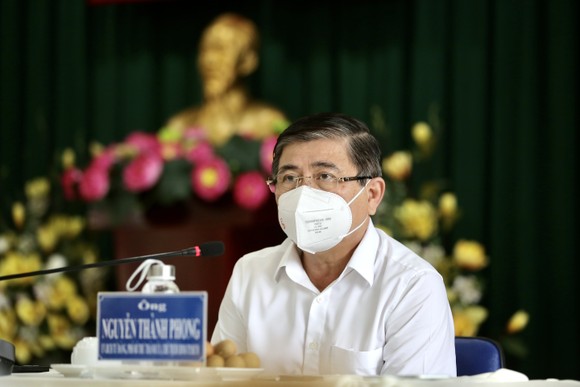 Chủ tịch UBND TPHCM Nguyễn Thành Phong: Tuyệt đối không để F0 chuyển nặng tử vong tại nhà ảnh 4