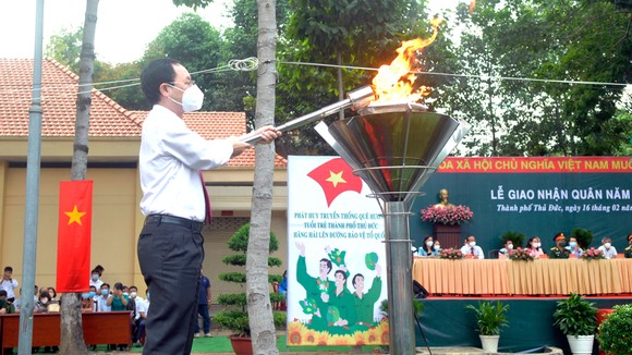 Sáng nay (16-2), gần 4.000 thanh niên TPHCM lên đường nhập ngũ ảnh 6