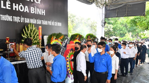 Lễ truy điệu và tiễn đưa đồng chí Lê Hòa Bình về nơi an nghỉ cuối cùng ảnh 14