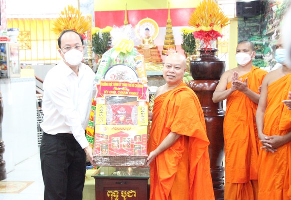 Trưởng ban Dân vận Trung ương chúc mừng Tết Chôl Chnăm Thmây tại TPHCM ảnh 3