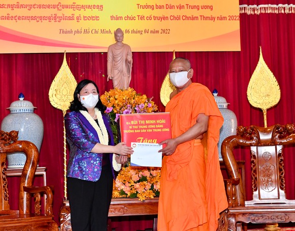 Trưởng ban Dân vận Trung ương chúc mừng Tết Chôl Chnăm Thmây tại TPHCM ảnh 2