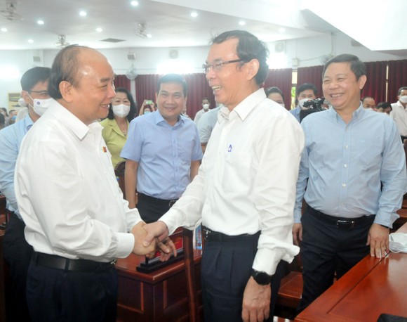 Chủ tịch nước Nguyễn Xuân Phúc: TPHCM đi đầu trong phục hồi kinh tế - xã hội sau dịch ảnh 1
