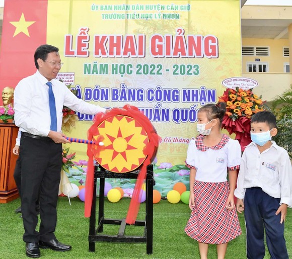 1,7 triệu học sinh TPHCM dự khai giảng năm học mới ảnh 1