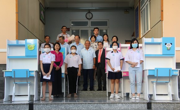 Quận 8 trao học bổng cho học sinh người Chăm và trẻ có cha mẹ mất do dịch Covid-19 ảnh 4
