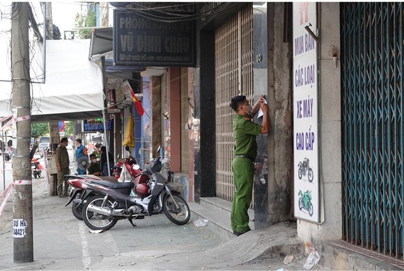 Lực lượng công an - Lá chắn vững vàng trên tuyến đầu chống dịch ảnh 48