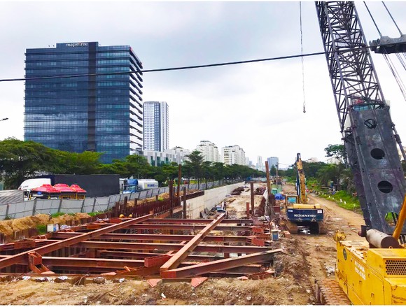 Tất bật trên các công trình trọng điểm ở TPHCM ảnh 10