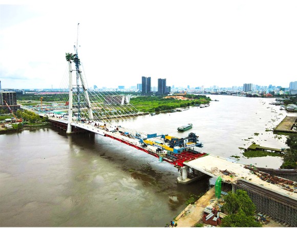 Tất bật trên các công trình trọng điểm ở TPHCM ảnh 20