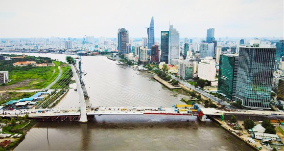 Tất bật trên các công trình trọng điểm ở TPHCM ảnh 21