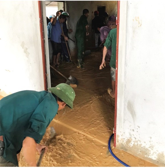 Tập trung hỗ trợ người dân miền Trung khắc phục hậu quả mưa lũ ảnh 21