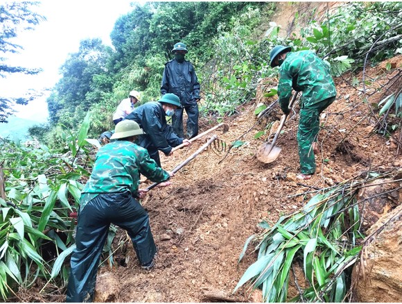 Tập trung hỗ trợ người dân miền Trung khắc phục hậu quả mưa lũ ảnh 38