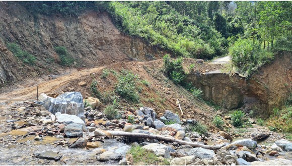 Tập trung hỗ trợ người dân miền Trung khắc phục hậu quả mưa lũ ảnh 7