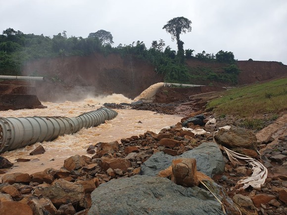 Thủy điện Đắk Kar đã xả được nước nhưng nguy cơ vỡ đập vẫn cao