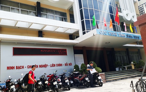 Tạm giữ Trưởng phòng Thanh tra Cục thuế để điều tra hành vi nhận tiền của doanh nghiệp ảnh 1
