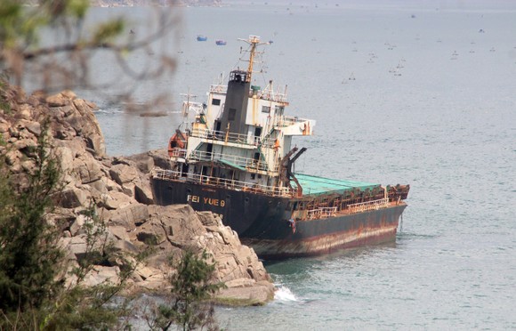 "Nghĩa địa" tàu đắm ở Quy Nhơn bao giờ mới được giải cứu ? ảnh 2