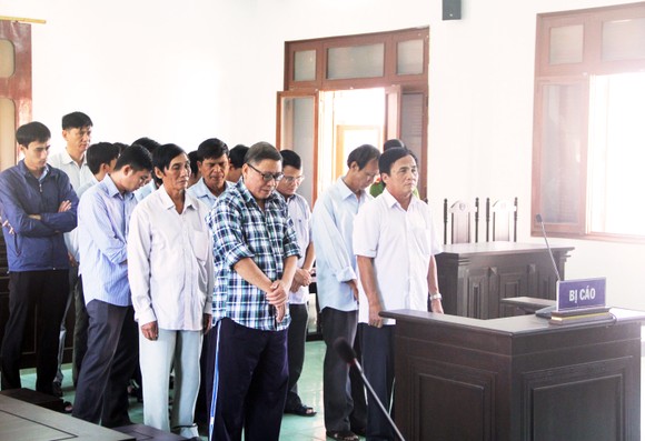 Tuyên án cựu chủ tịch huyện Đông Hòa cùng các thuộc cấp ảnh 2