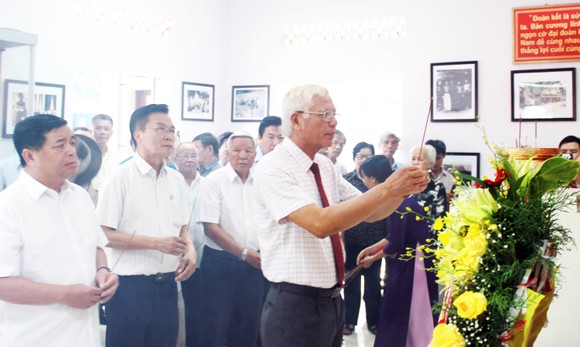 Dâng hương tưởng niệm 110 năm Ngày sinh Luật sư Nguyễn Hữu Thọ ảnh 3