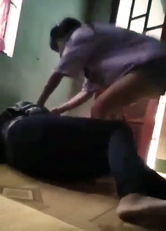 Bé gái 17 tuổi bị hành hung và nhục mạ ảnh 5