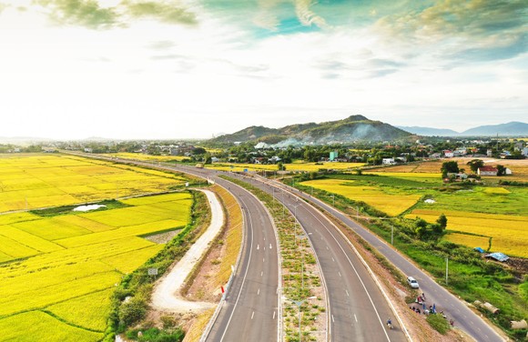 Bình Định gửi 11 kiến nghị lên Bộ GTVT để tạo nền tảng tốt nhất phát triển hạ tầng ảnh 1