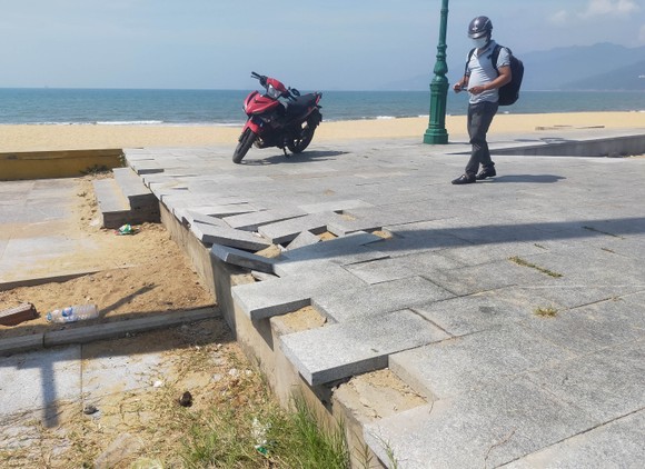 Công viên trên 240 tỷ đồng mới đưa vào sử dụng, đã hư hỏng ảnh 3
