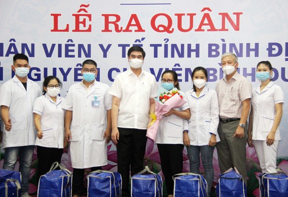 Đoàn y, bác sĩ Bình Định lên đường vào TPHCM, Bình Dương chống dịch ảnh 1