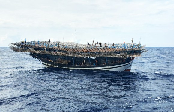 Tàu SAR 412 kịp thời ứng cứu ngư dân đột quỵ trên biển ảnh 6