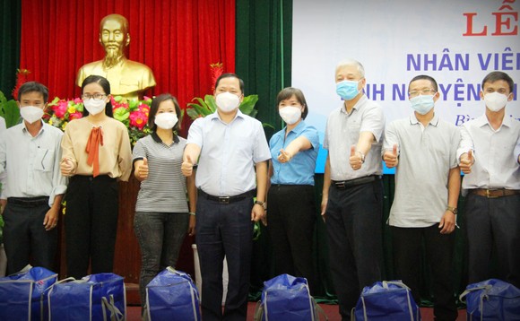 Bình Định tiếp tục tăng cường y bác sĩ vào TPHCM tham gia chống dịch ảnh 1