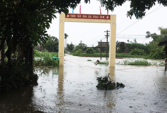 Bão suy yếu, người dân Quảng Ngãi đối diện với ngập lụt ảnh 10