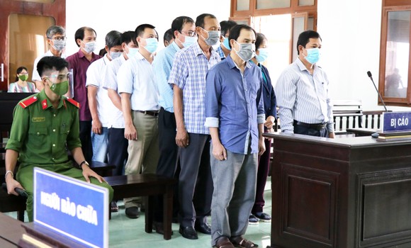 Lộ đề thi tuyển công chức tại Phú Yên: 17 cựu lãnh đạo, cán bộ lĩnh án trên 30 năm tù ảnh 1