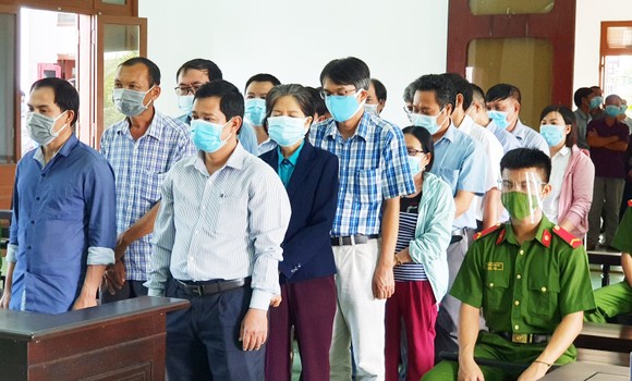 Lộ đề thi tuyển công chức tại Phú Yên: 17 cựu lãnh đạo, cán bộ lĩnh án trên 30 năm tù ảnh 2