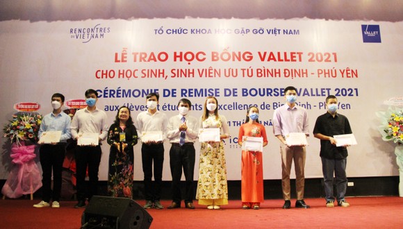 Học bổng Vallet trao gần 1,3 tỷ đồng cho học sinh, sinh viên ưu tú ở Bình Định, Phú Yên ảnh 10