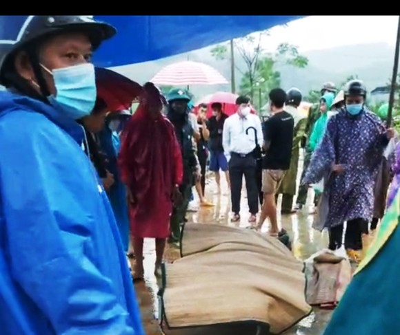 Xác minh danh tính người phụ nữ bị lũ cuốn trôi trên sông An Lão ảnh 1