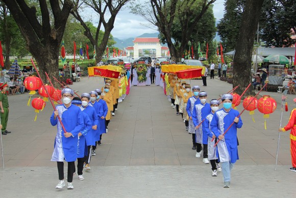 Hàng chục ngàn người dân đến Bảo tàng vua Quang Trung tri ân chiến thắng Ngọc Hồi - Đống Đa ảnh 1