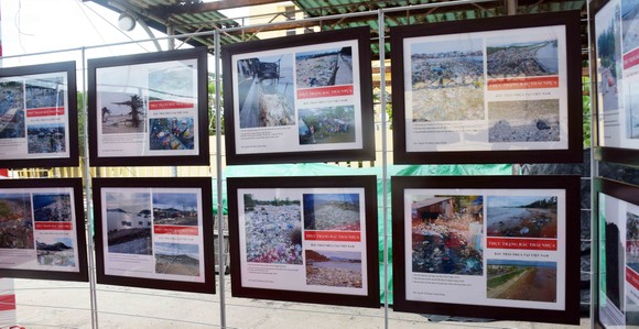 Phú Yên: Triển lãm 300 bức ảnh, tư liệu về phòng chống rác thải nhựa ảnh 4
