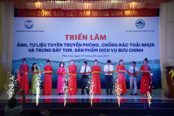 Phú Yên: Triển lãm 300 bức ảnh, tư liệu về phòng chống rác thải nhựa ảnh 1