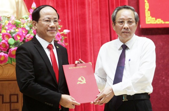 Thứ trưởng Bộ TT-TT được giới thiệu làm Chủ tịch UBND tỉnh Bình Định ảnh 1