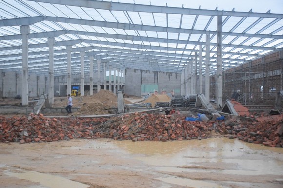 Sập công trình ở KCN Nhơn Hòa (Bình Định) làm 3 người chết, 7 người bị thương ảnh 7