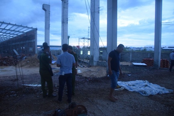 Sập công trình ở KCN Nhơn Hòa (Bình Định) làm 3 người chết, 7 người bị thương ảnh 8