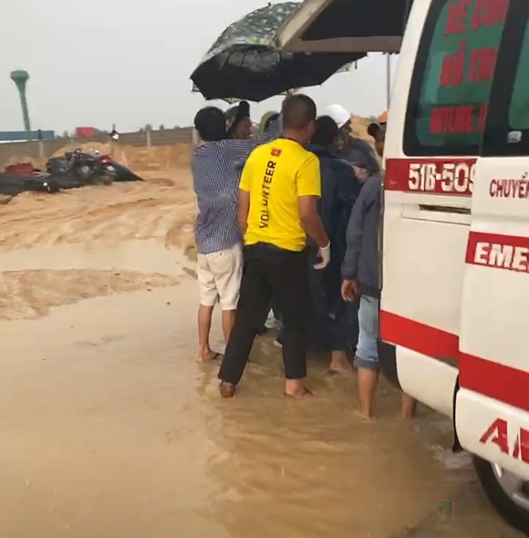 Sập công trình ở KCN Nhơn Hòa (Bình Định) làm 3 người chết, 7 người bị thương ảnh 2