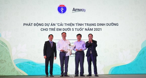 Amway Việt Nam lần thứ 2 đón nhận Bằng khen của Bộ Y tế  ảnh 1