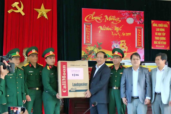 Lãnh đạo tỉnh Quảng Nam thăm chúc tết xã đảo Cù Lao Chàm ảnh 2