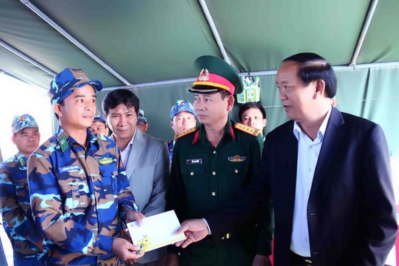 Lãnh đạo tỉnh Quảng Nam thăm chúc tết xã đảo Cù Lao Chàm ảnh 6