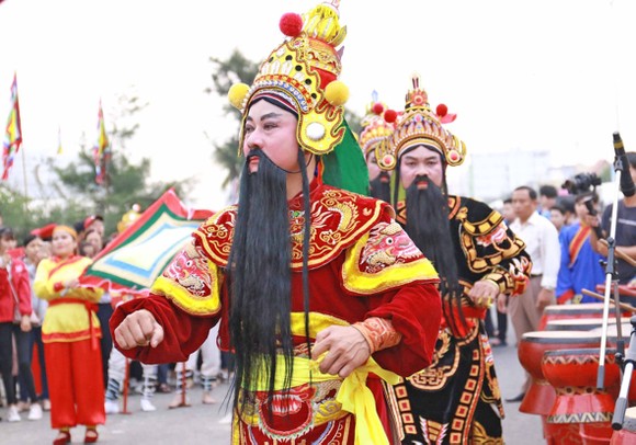 Đà Nẵng trao bằng chứng nhận Di sản Văn hóa phi vật thể quốc gia cho Lễ hội Cầu ngư ảnh 3